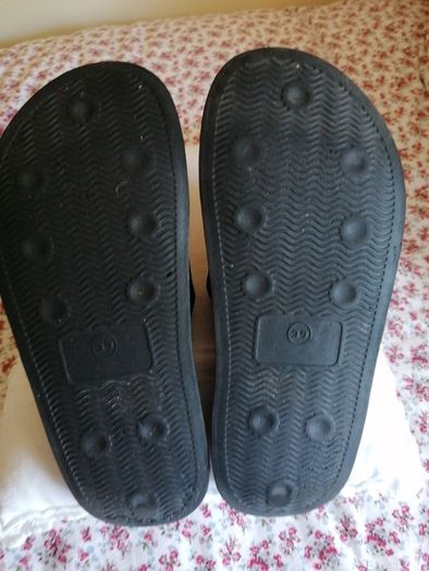 Levi  flipflops