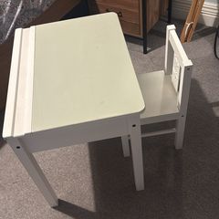 Kids desk
