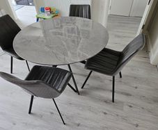 120 cm Round dining table and 4 chairs