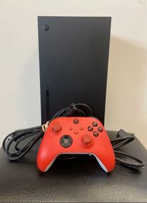 xbox Series X and controller 1