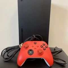 xbox Series X and controller 1
