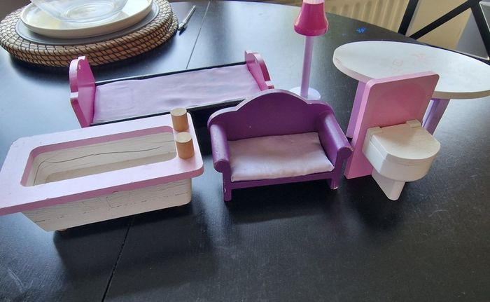 Sadies Wooden Dolls House