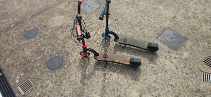 2 kids electric scooters