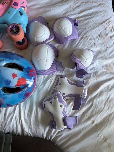 Kids Roller Skates + Full Protective Gear + Frozen Helmet
