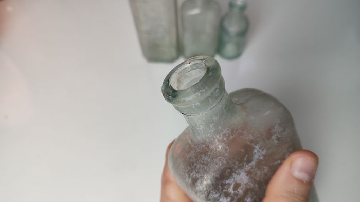 266 - Set of 4 Vintage Universal Medicine Chemicals Clear Glass Decorative Collectible Bottles