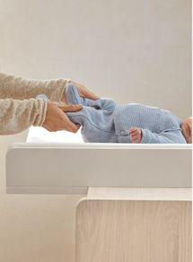 Nunila changing table with mattress