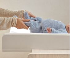 Nunila changing table with mattress