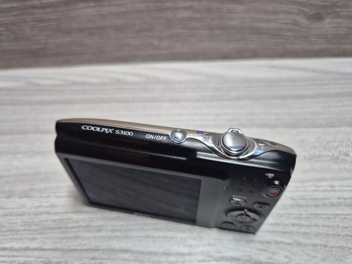 Nikon S3100 Digital Compact Camera Working w/ Nikkor 5x Wide Optical Zoom Lens