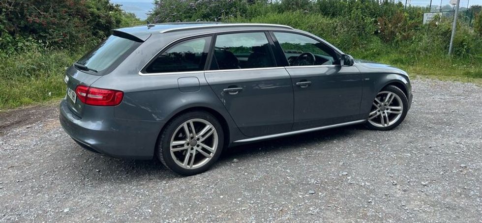 Audi A4 Avant S Line 2.0 TDI 174hp  Full Spec
