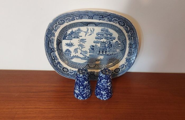 Fabulous Pair of Salt and Pepper Shakers in the Style of Burleighware "Blue Calico Pattern", but no Backstamps, Missing Stoppers