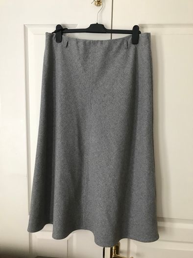 Elegant Cashmere Skirt- Soft, Luxurious & Stylish