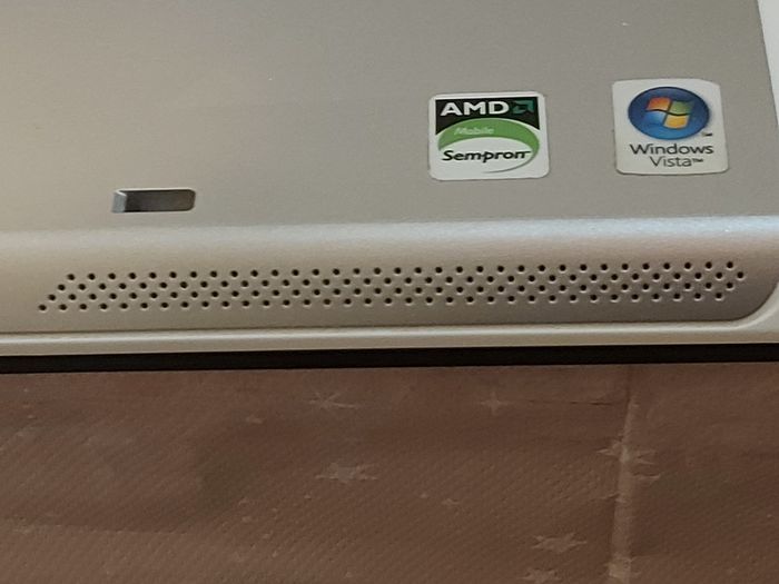 Vintage Dell Inspiron 1501, Mobile AMD Sempron Processor 3500 +, 1.8GHz, 1GB Ram, 120GB HDD, Windows 7, Chrome, Opera, Firefox and VLC