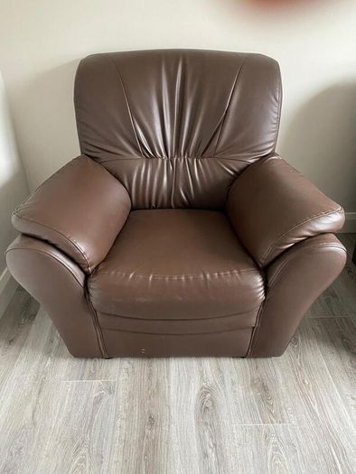 2 Brown leather armchair for 50 Euros
