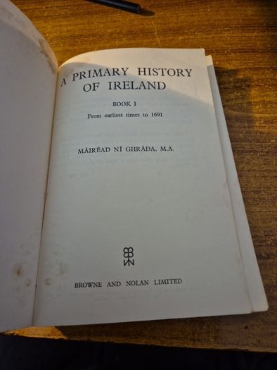 Rare Find. A Primary History of Ireland Book 1 from earliest times to 1691. Mairead Ni Ghrada