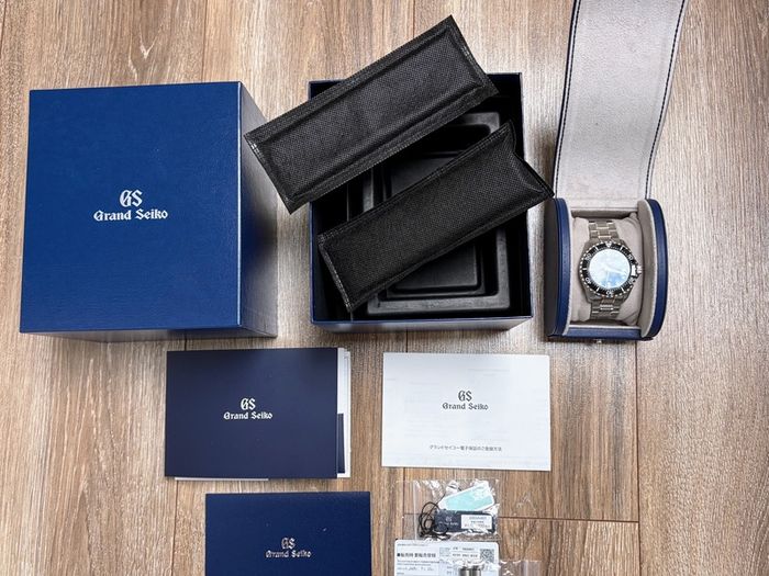 Grand Seiko SGBA463 dive watch. Titanium, Spring Drive, Full Set