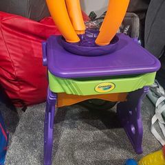 Crayola toddler stool and easle
