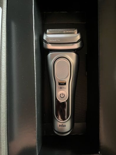Braun Series 9 Pro Electric Shaver 4+1 head wet & dry razor with SmartCare 5 in 1 charging Cleaning station BRAND NEW