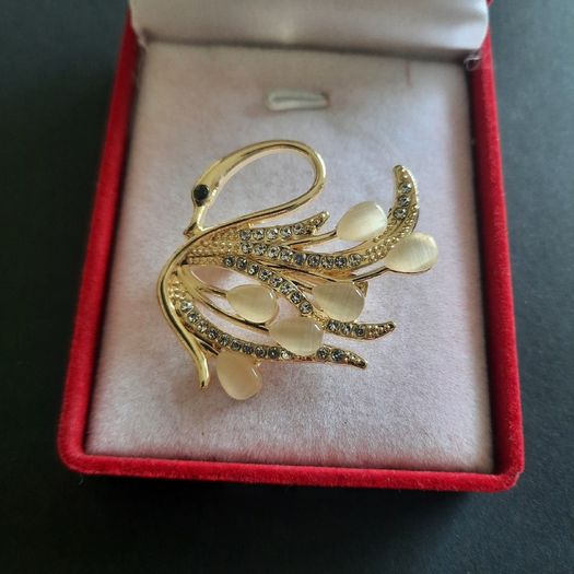 Elegant Gold Tone Swan Brooch with Champagne Color Cat Eye Stones and Crystal Pave Wings Vintage Style Bird Pin