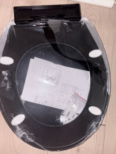 Black toilet seat
