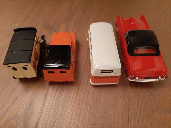 Toy cars x 4