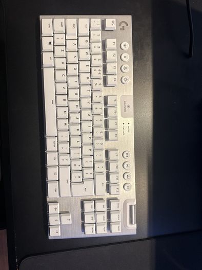 White G915 X Logitech Lightspeed wireless Keyboard low profile