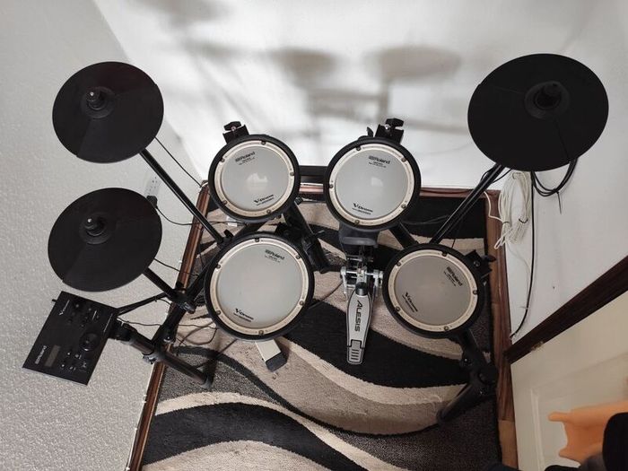 Roland TD-07DMK Drum Set with Pedal