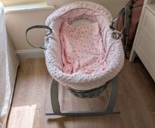 moses basket with rocking stand