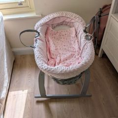 moses basket with rocking stand