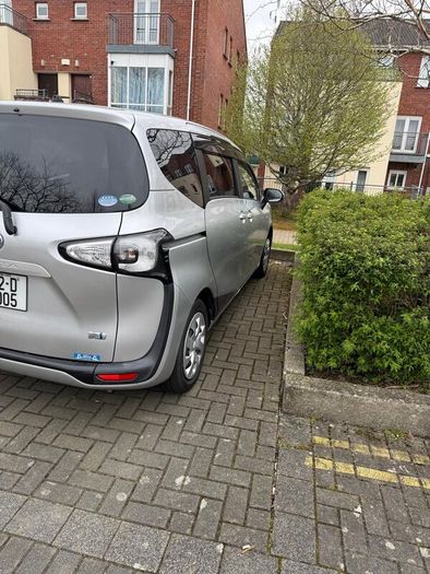 Toyota Sienta 2016