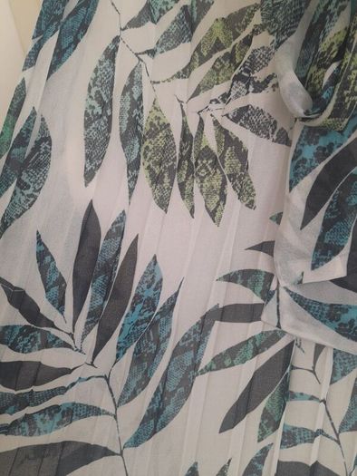 New with tags beautiful shiffon print top