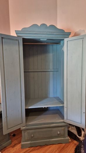 Bedroom furniture set
