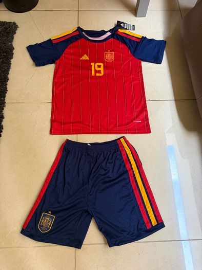 Spain Home Football Kit Age 12-13 World Cup Jersey & Shorts BNWT