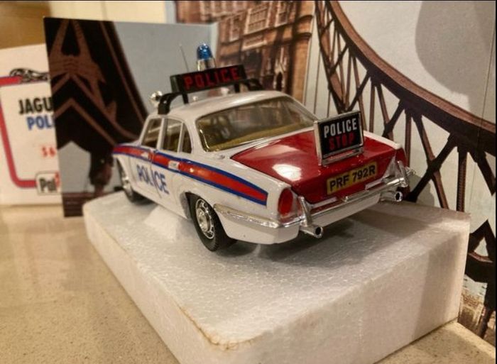 Jaguar XJ 4.2 Police 1/25 Polistil 1978 # 2