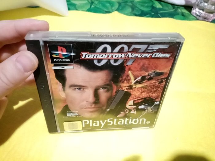 007 Tomorrow never dies PlayStation 1 Ps1 PlayStation 2 ps2 games Original