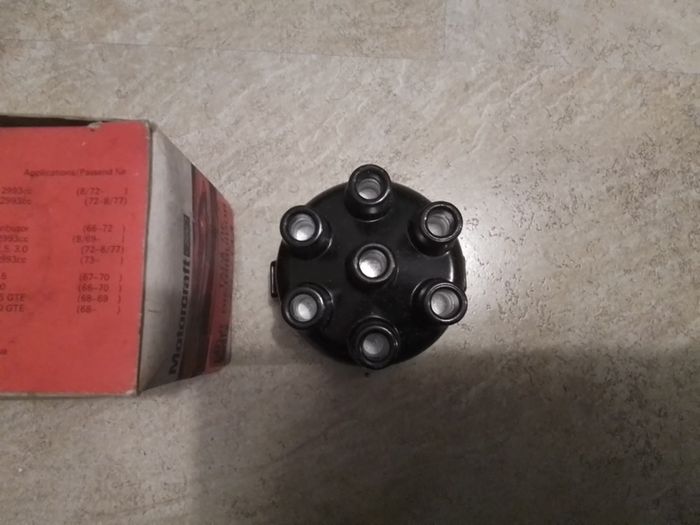 Ford Zephyr/ Zodiac/ Capri Distributor Cap.