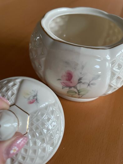 Donegal Parian China sugar bowl in the "Irish Rose" pattern