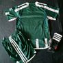 Man Utd (away) Kids Full Kit ,4/5 , 5/6. Image 2