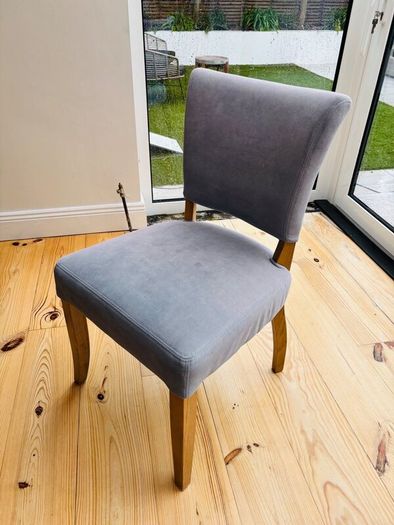 Kitchen or dining room table and chairs