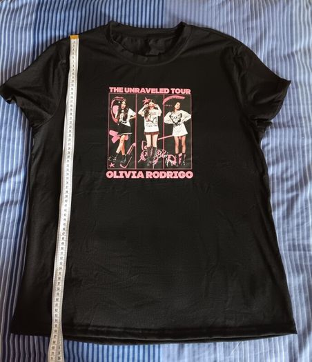 Black Olivia Rodrigo The Unraveled Tour Design T Shirt. Asian Size XL - Width: 53cm, Length 67cm.