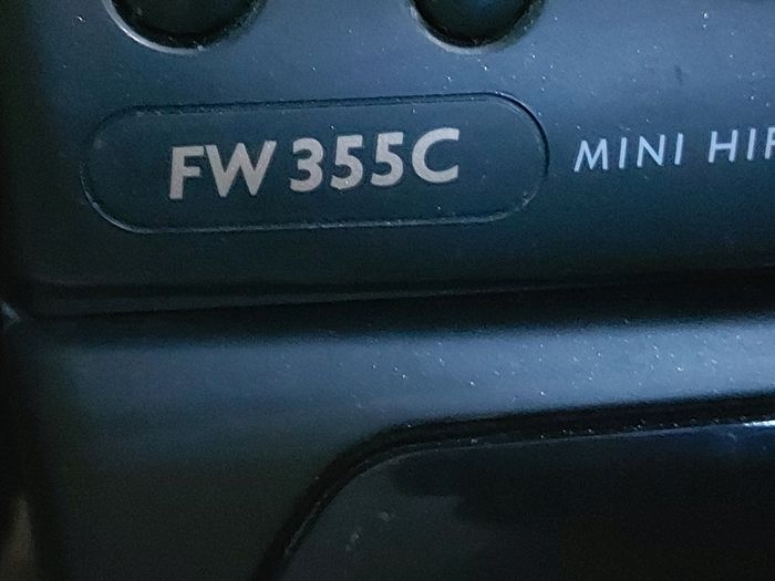Philips Mini Hi-Fi System, Model FW 355C, 3 CD Changer, Radio and dual Tape Deck and 2 Lovely Philips speakers, in very Good Condition