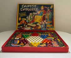 Berwicks Chinese Chequers c.1950s COMPLETE - Yellow Surround Edition