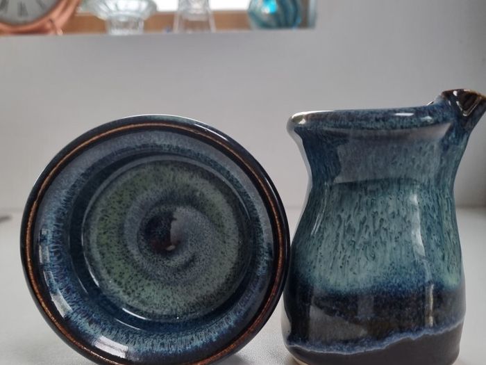 Stunning Bernard Kavanagh Handmade Irish Pottery Creamer & Dish Set