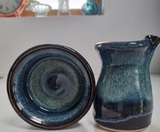 Stunning Bernard Kavanagh Handmade Irish Pottery Creamer & Dish Set