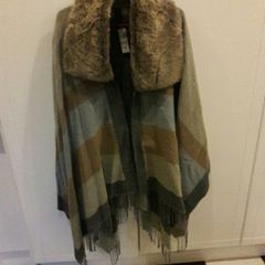 Fur collared cape shawl NEW