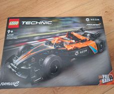LEGO Technic 42169 NEOM McLaren Formula E  Team