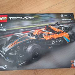 LEGO Technic 42169 NEOM McLaren Formula E  Team