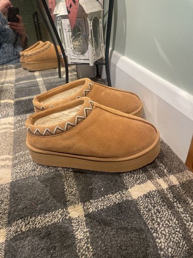 Ugg stile clogs slip ons