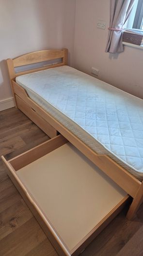Single wooden bed frame with storage drawers ( mattress free if needed)