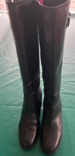 Clarks Black Leather Boots Knee High.  Ladies Size Uk 6.5  / Eu 40  In excellent lightly used Condition.