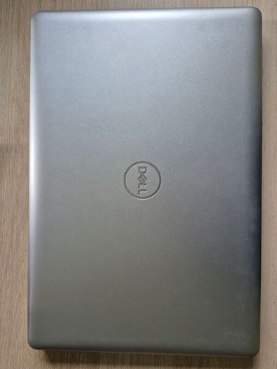 Dell inspiron 3780,i5 8th gen,8gb,256ssd,Huge 17" FHD Screen, windows 11